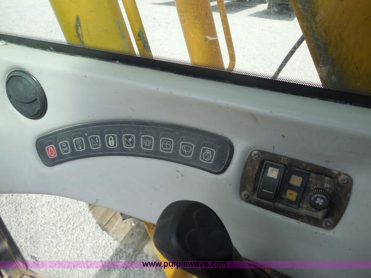 image for item D5974 2003 JCB 130LC excavator