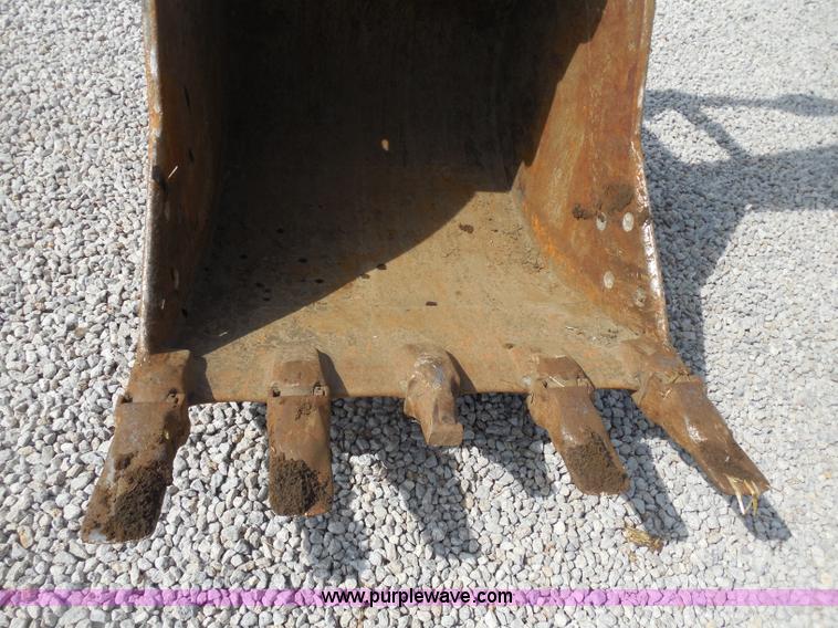 image for item D5974 2003 JCB 130LC excavator