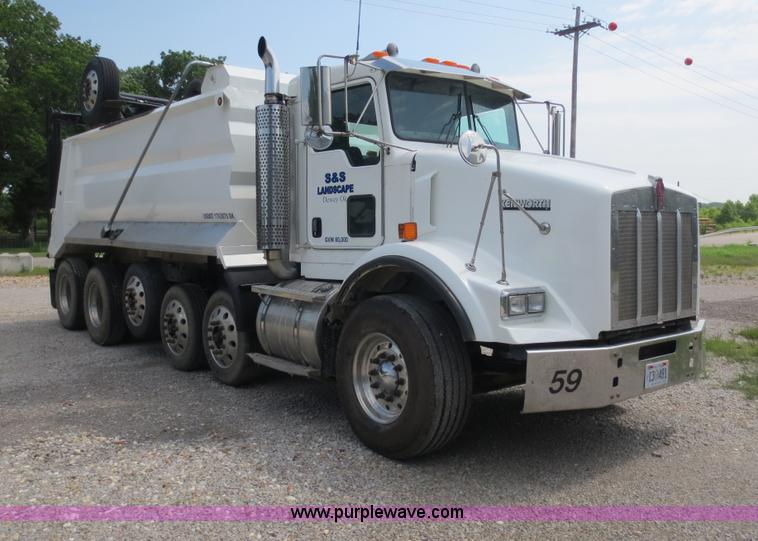 image for item D5980 2004 Kenworth T800B Super 18 dump truck