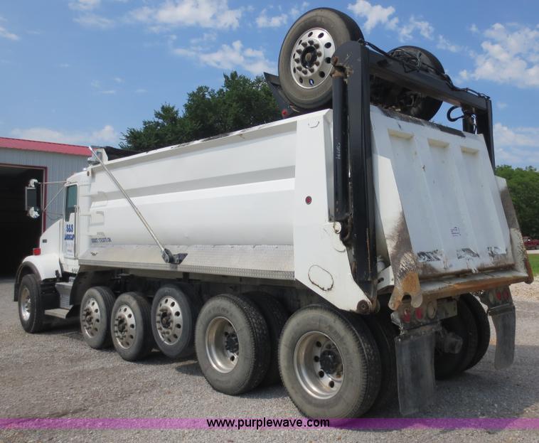 image for item D5980 2004 Kenworth T800B Super 18 dump truck