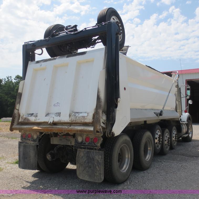 image for item D5980 2004 Kenworth T800B Super 18 dump truck