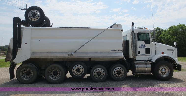 image for item D5980 2004 Kenworth T800B Super 18 dump truck