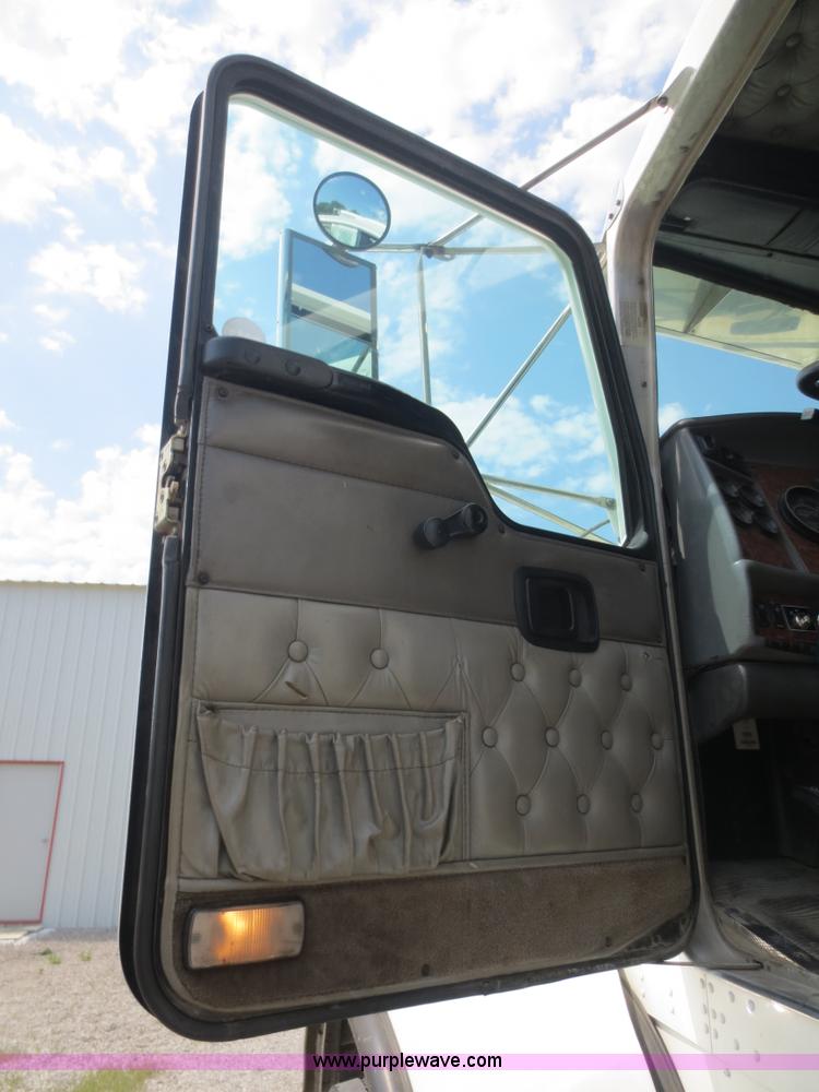 image for item D5980 2004 Kenworth T800B Super 18 dump truck