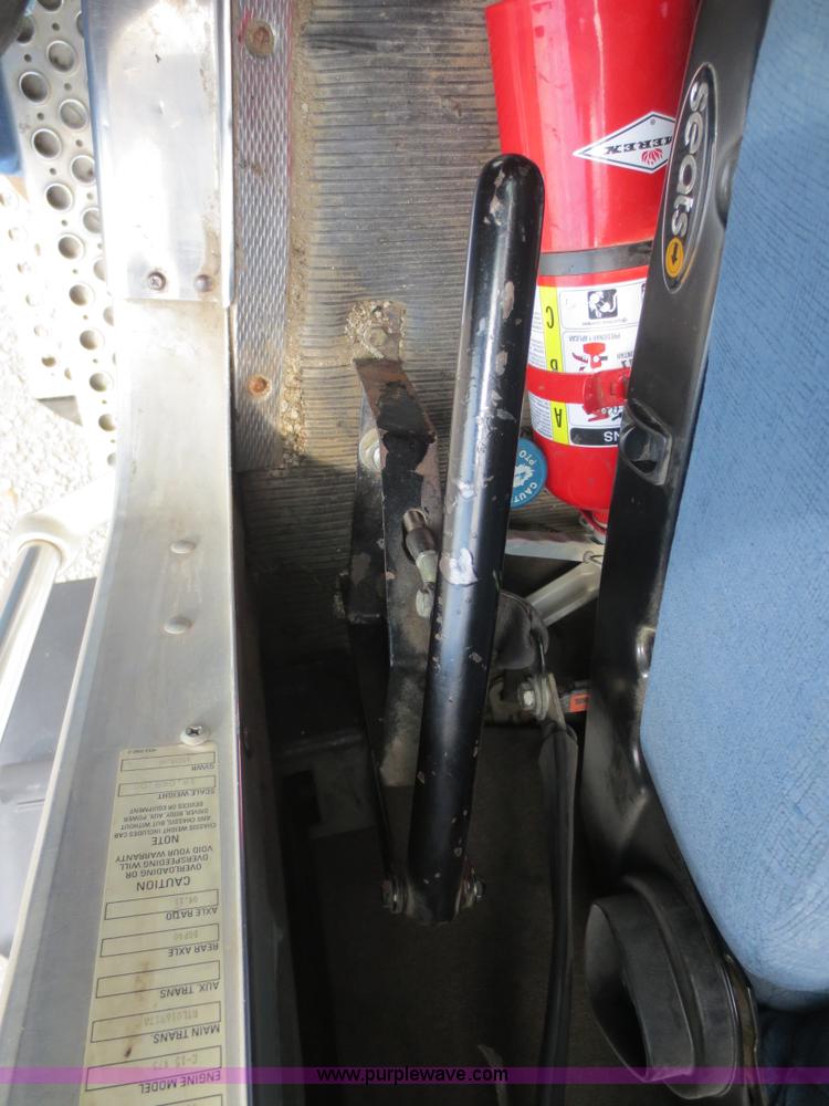 image for item D5980 2004 Kenworth T800B Super 18 dump truck