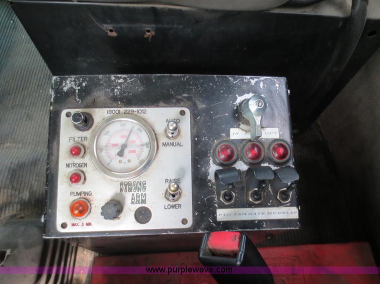 image for item D5980 2004 Kenworth T800B Super 18 dump truck