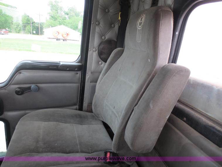 image for item D5980 2004 Kenworth T800B Super 18 dump truck