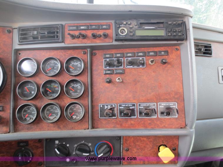 image for item D5980 2004 Kenworth T800B Super 18 dump truck