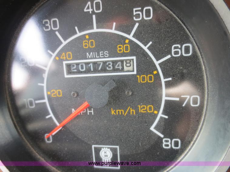 image for item D5980 2004 Kenworth T800B Super 18 dump truck