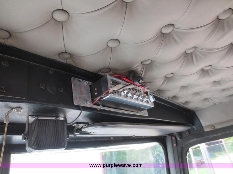 image for item D5980 2004 Kenworth T800B Super 18 dump truck