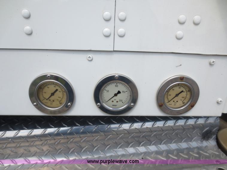 image for item D5980 2004 Kenworth T800B Super 18 dump truck