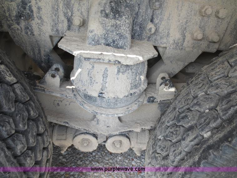 image for item D5980 2004 Kenworth T800B Super 18 dump truck