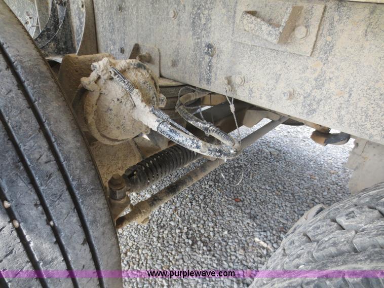 image for item D5980 2004 Kenworth T800B Super 18 dump truck