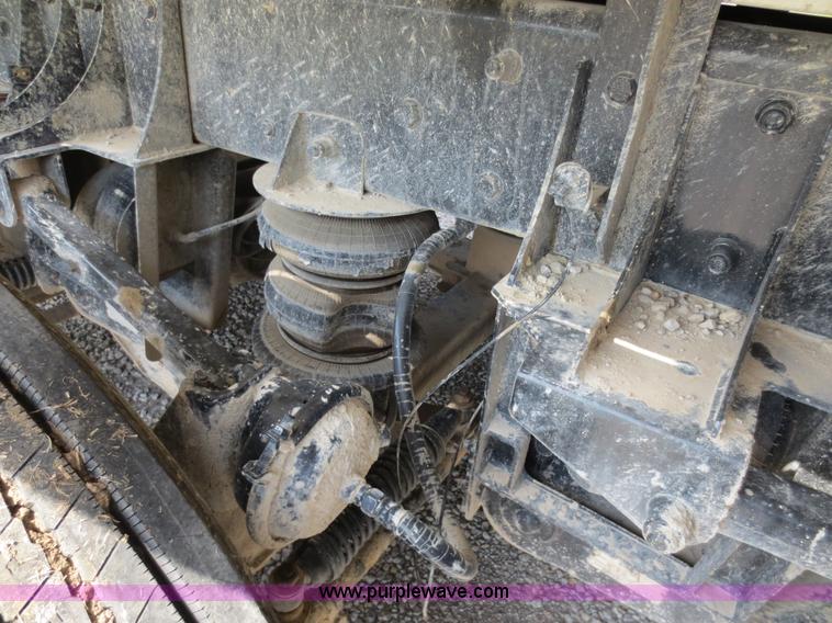 image for item D5980 2004 Kenworth T800B Super 18 dump truck