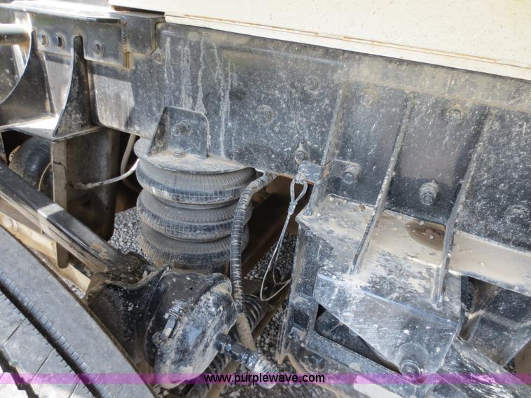 image for item D5980 2004 Kenworth T800B Super 18 dump truck