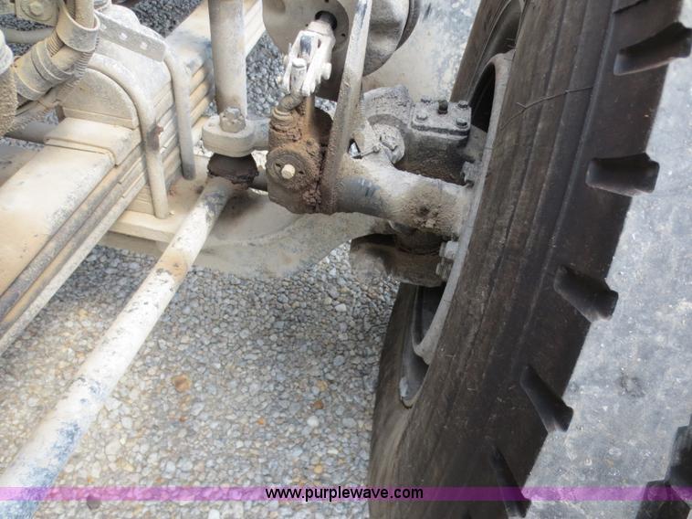 image for item D5980 2004 Kenworth T800B Super 18 dump truck