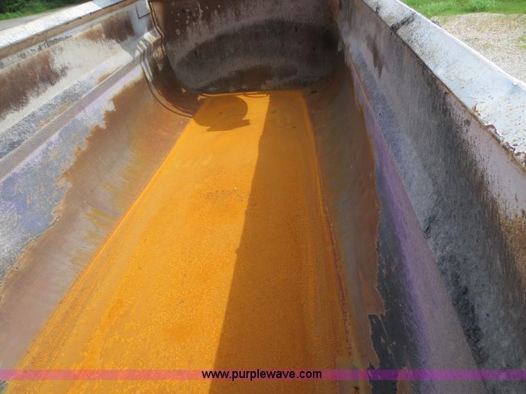 image for item D5980 2004 Kenworth T800B Super 18 dump truck