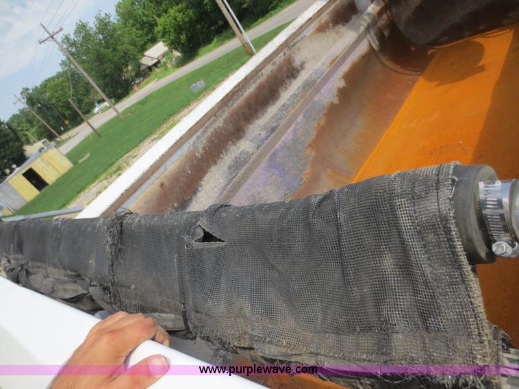 image for item D5980 2004 Kenworth T800B Super 18 dump truck