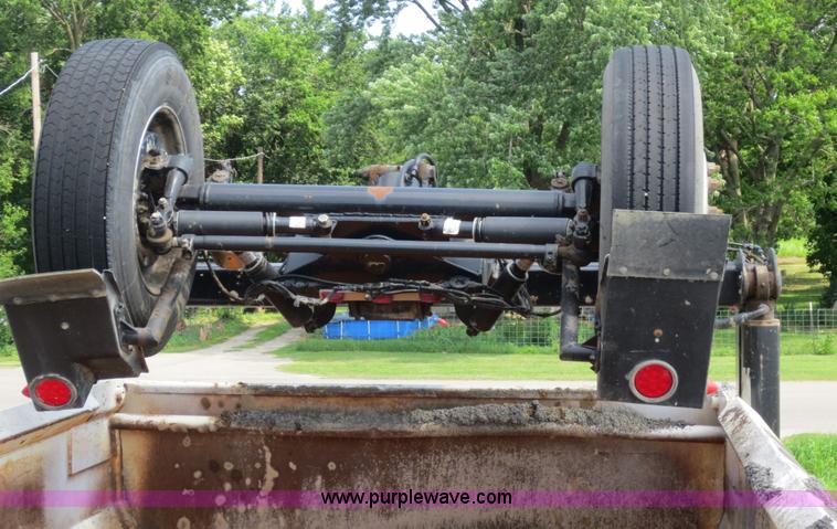 image for item D5980 2004 Kenworth T800B Super 18 dump truck