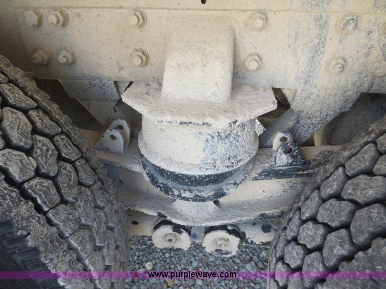 image for item D5980 2004 Kenworth T800B Super 18 dump truck