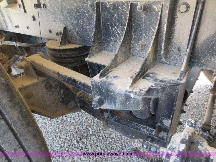 image for item D5980 2004 Kenworth T800B Super 18 dump truck