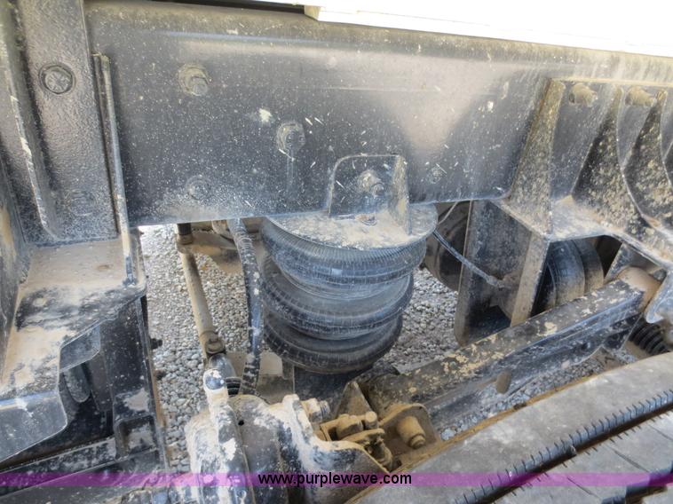 image for item D5980 2004 Kenworth T800B Super 18 dump truck