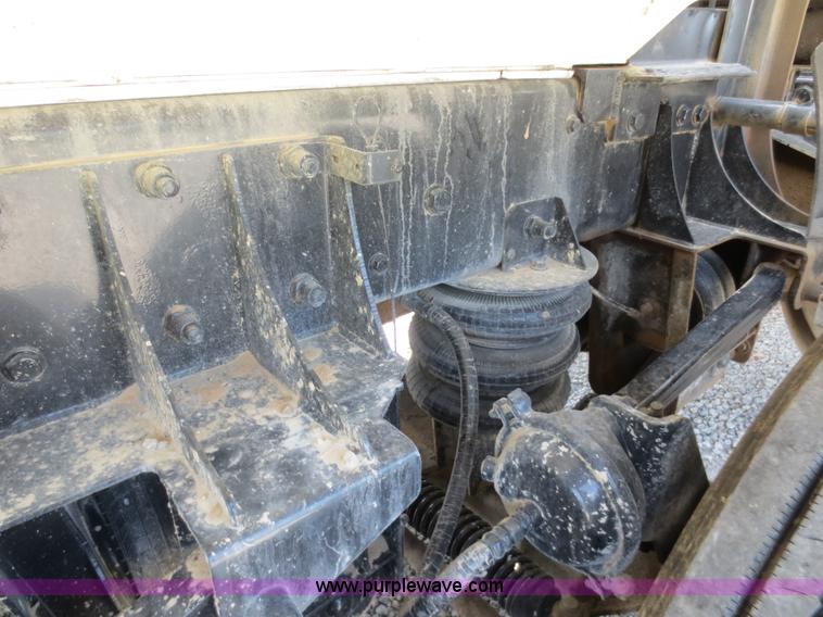 image for item D5980 2004 Kenworth T800B Super 18 dump truck