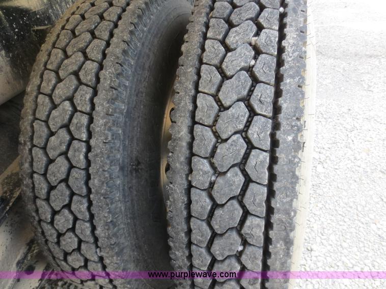 image for item D5980 2004 Kenworth T800B Super 18 dump truck