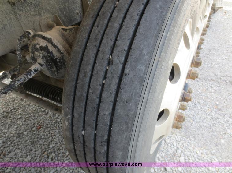 image for item D5980 2004 Kenworth T800B Super 18 dump truck