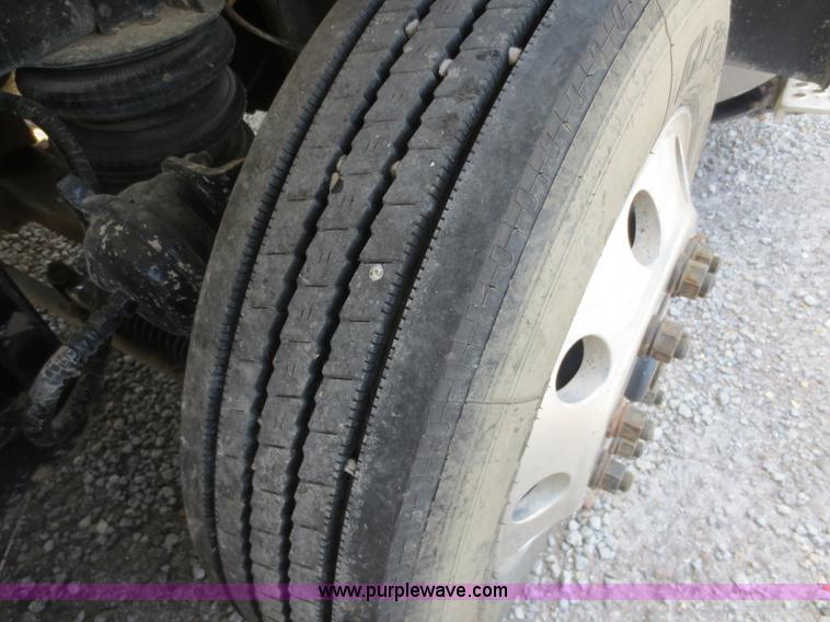 image for item D5980 2004 Kenworth T800B Super 18 dump truck