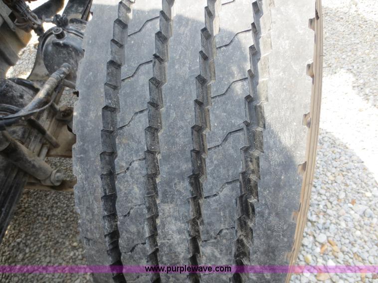 image for item D5980 2004 Kenworth T800B Super 18 dump truck