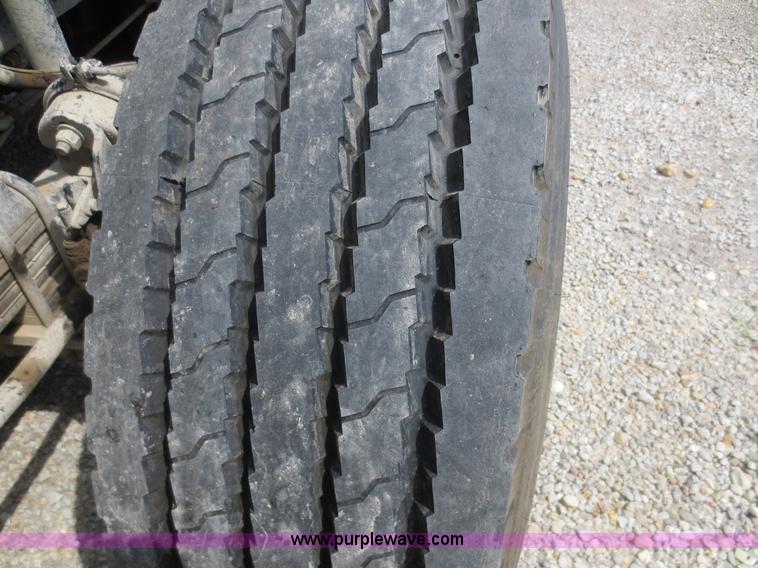 image for item D5980 2004 Kenworth T800B Super 18 dump truck