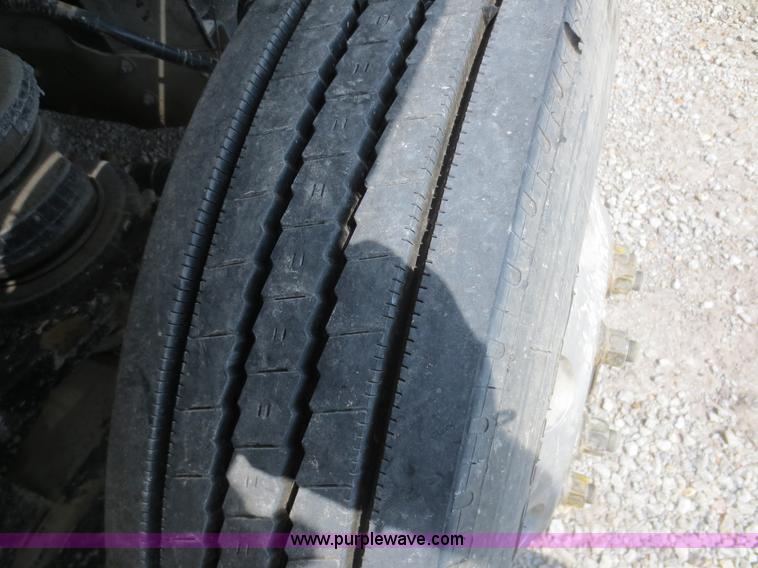 image for item D5980 2004 Kenworth T800B Super 18 dump truck