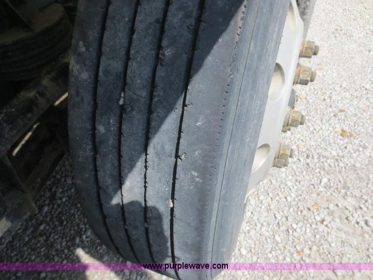 image for item D5980 2004 Kenworth T800B Super 18 dump truck