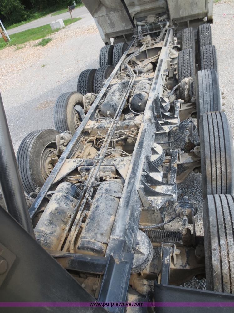 image for item D5980 2004 Kenworth T800B Super 18 dump truck