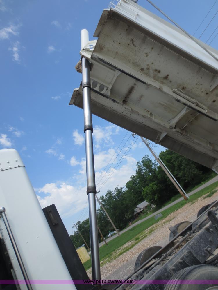 image for item D5980 2004 Kenworth T800B Super 18 dump truck