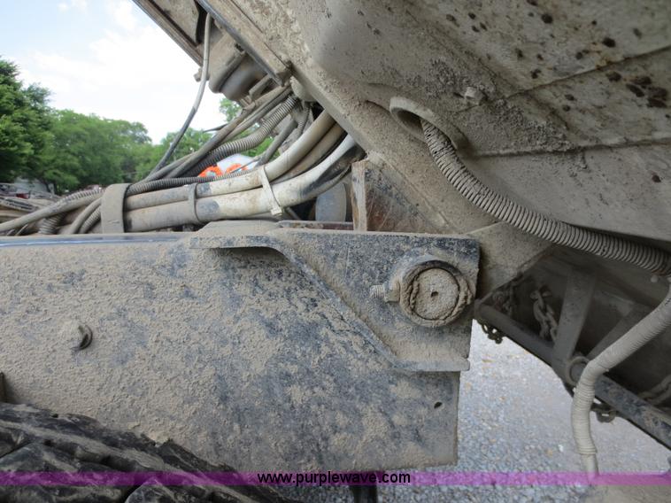 image for item D5980 2004 Kenworth T800B Super 18 dump truck