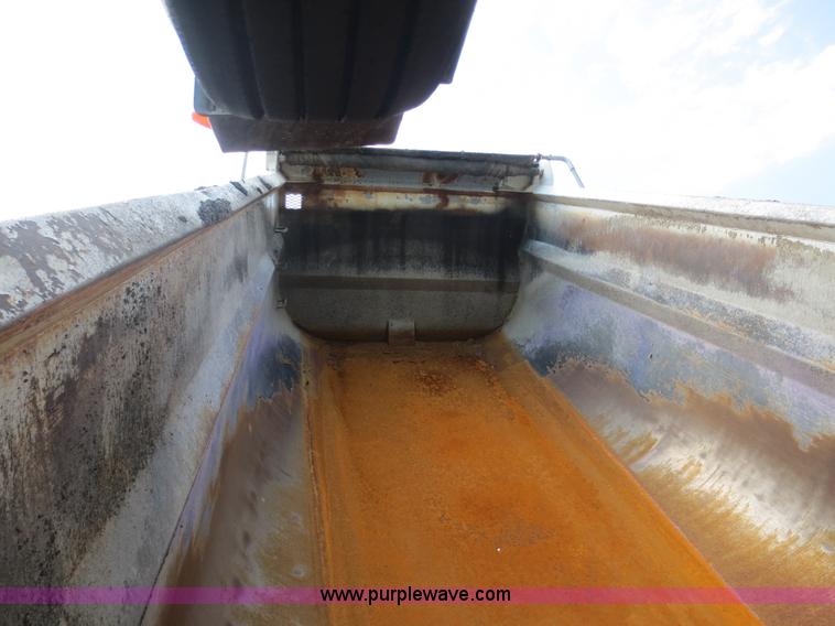 image for item D5980 2004 Kenworth T800B Super 18 dump truck