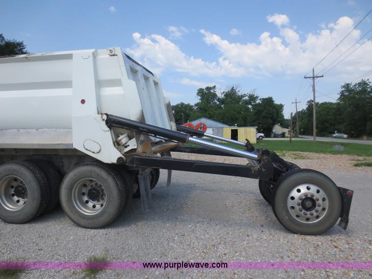 image for item D5980 2004 Kenworth T800B Super 18 dump truck