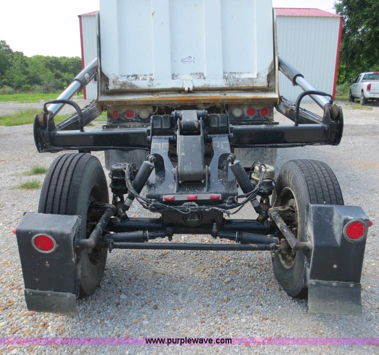 image for item D5980 2004 Kenworth T800B Super 18 dump truck