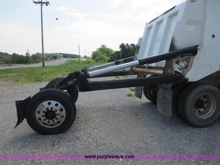 image for item D5980 2004 Kenworth T800B Super 18 dump truck