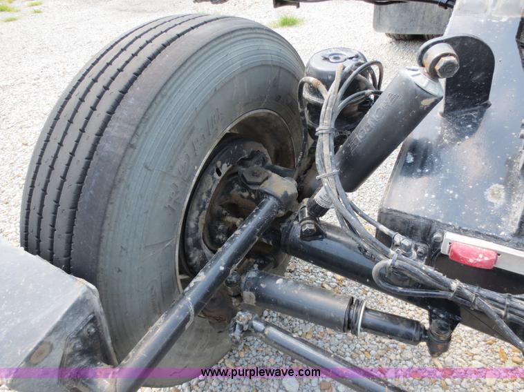 image for item D5980 2004 Kenworth T800B Super 18 dump truck