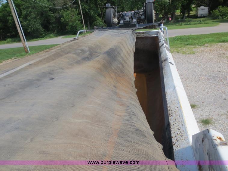 image for item D5980 2004 Kenworth T800B Super 18 dump truck