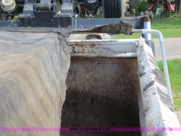 image for item D5980 2004 Kenworth T800B Super 18 dump truck