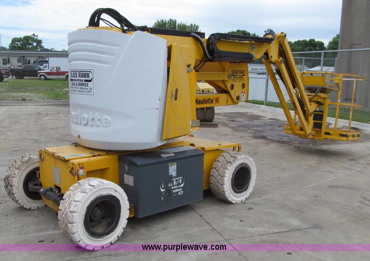 image for item D7426 2005 Haulotte HA33JE articulated boom lift