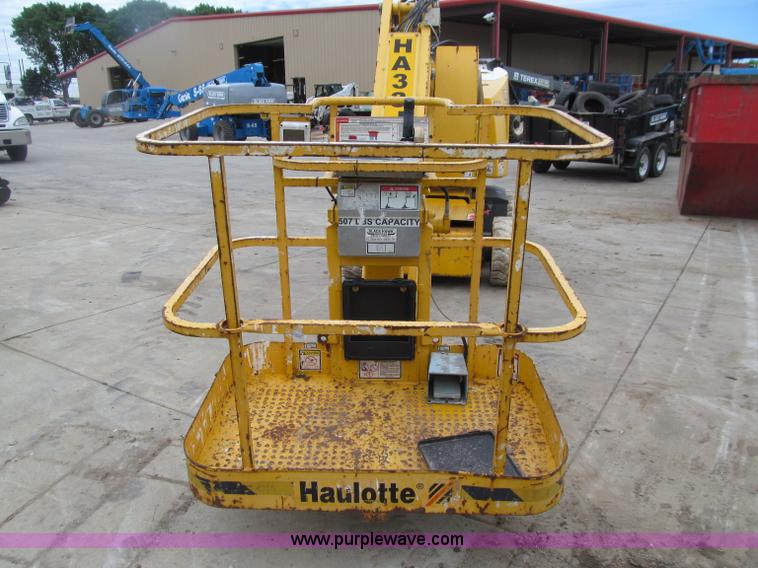 image for item D7426 2005 Haulotte HA33JE articulated boom lift