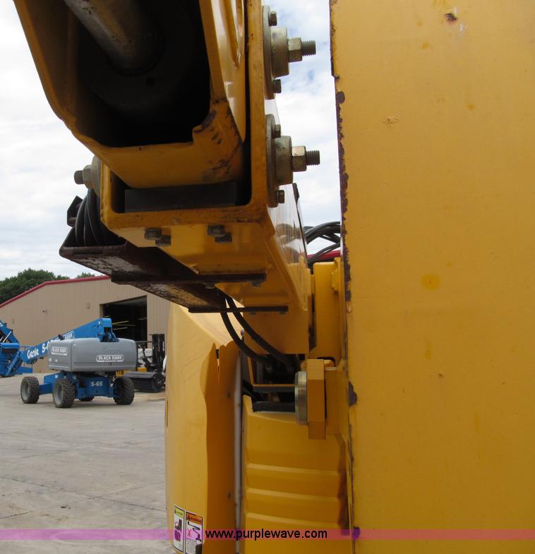 image for item D7426 2005 Haulotte HA33JE articulated boom lift