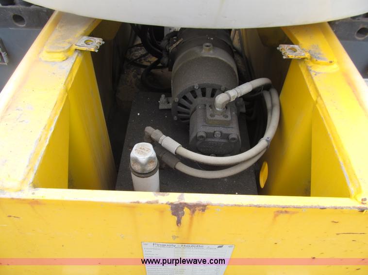 image for item D7426 2005 Haulotte HA33JE articulated boom lift