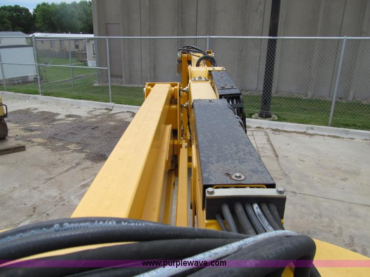 image for item D7426 2005 Haulotte HA33JE articulated boom lift