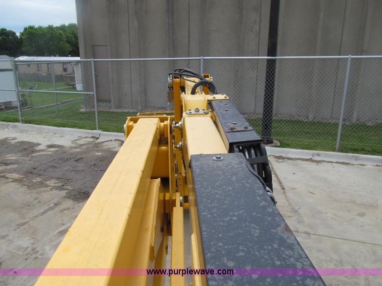 image for item D7426 2005 Haulotte HA33JE articulated boom lift