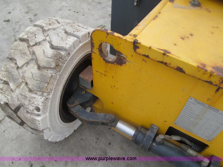 image for item D7426 2005 Haulotte HA33JE articulated boom lift